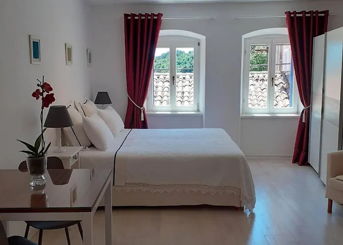 Comfortable In Old Town 라빈